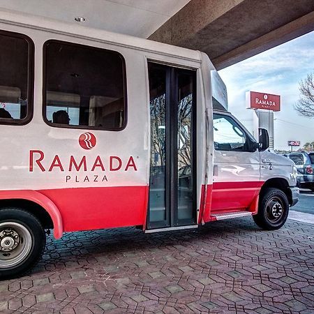 Hotel Ramada Plaza By Wyndham Atlanta Airport à College Park Extérieur photo