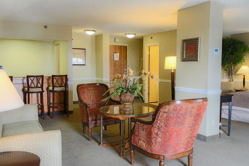 Hotel Ramada Plaza By Wyndham Atlanta Airport à College Park Extérieur photo