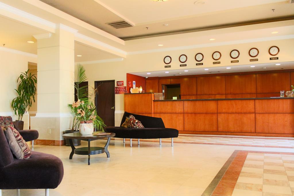 Hotel Ramada Plaza By Wyndham Atlanta Airport à College Park Extérieur photo