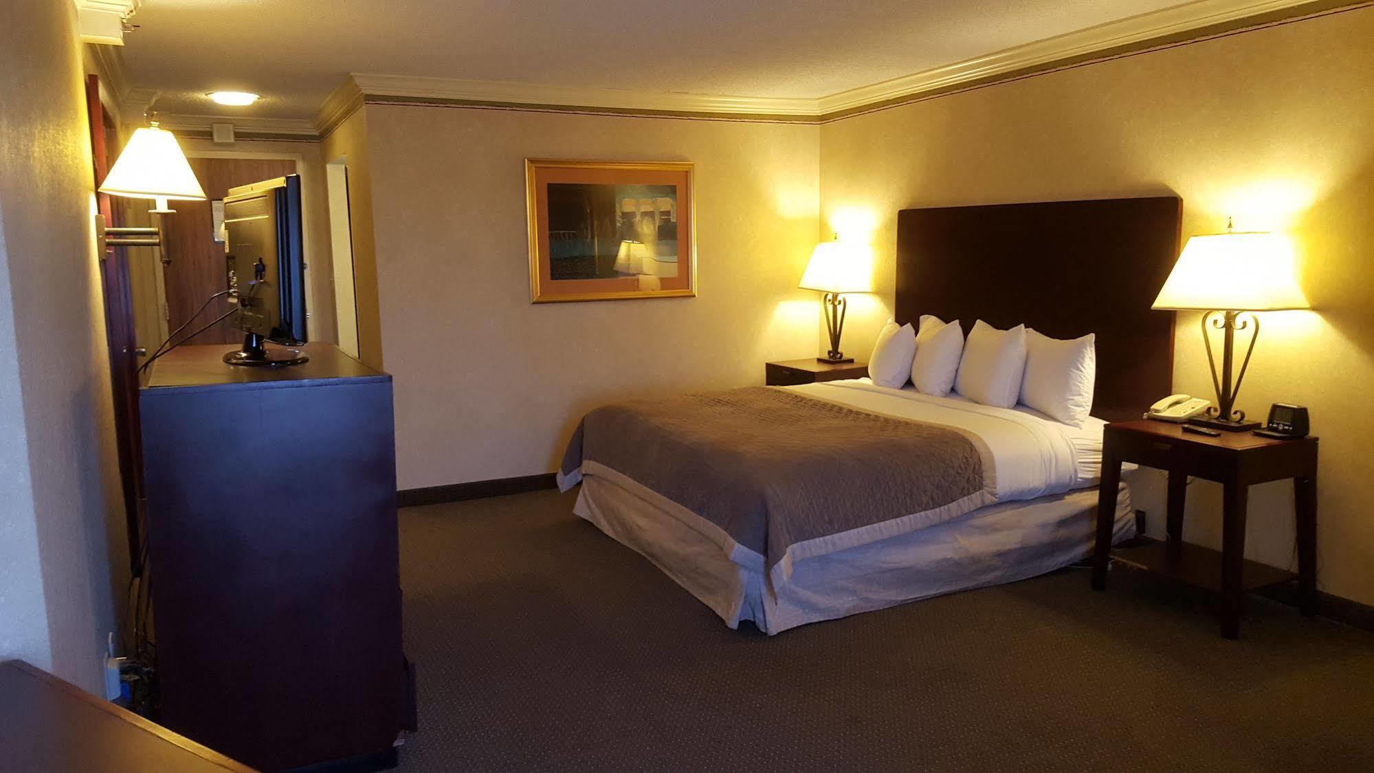 Hotel Ramada Plaza By Wyndham Atlanta Airport à College Park Extérieur photo