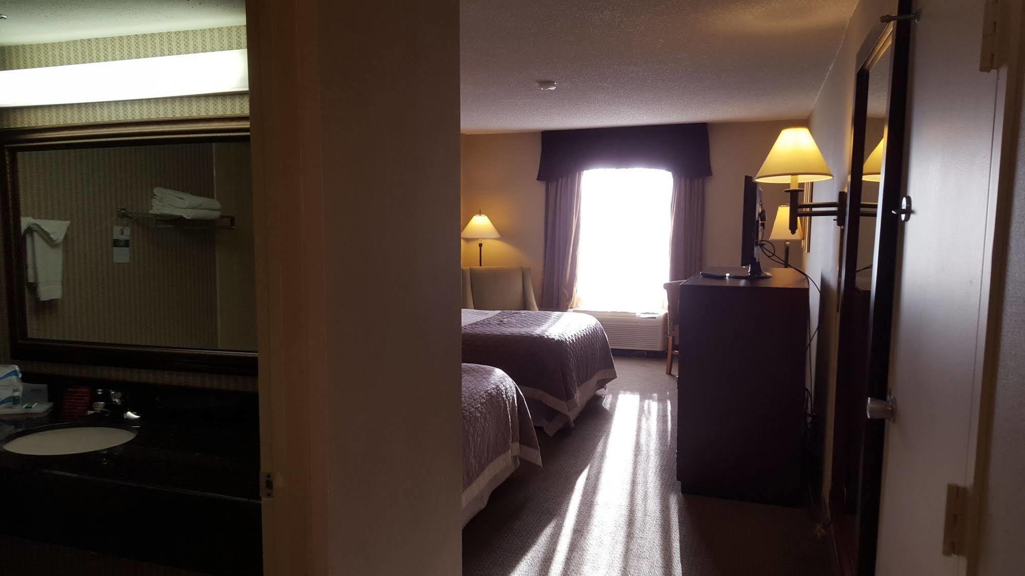 Hotel Ramada Plaza By Wyndham Atlanta Airport à College Park Extérieur photo