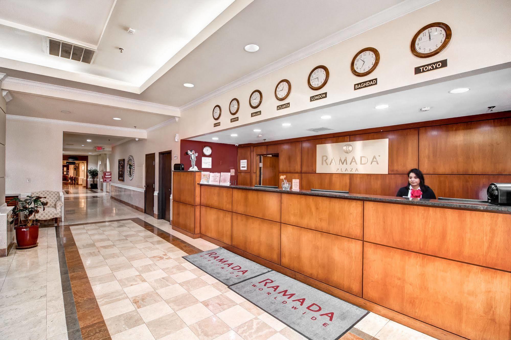 Hotel Ramada Plaza By Wyndham Atlanta Airport à College Park Extérieur photo