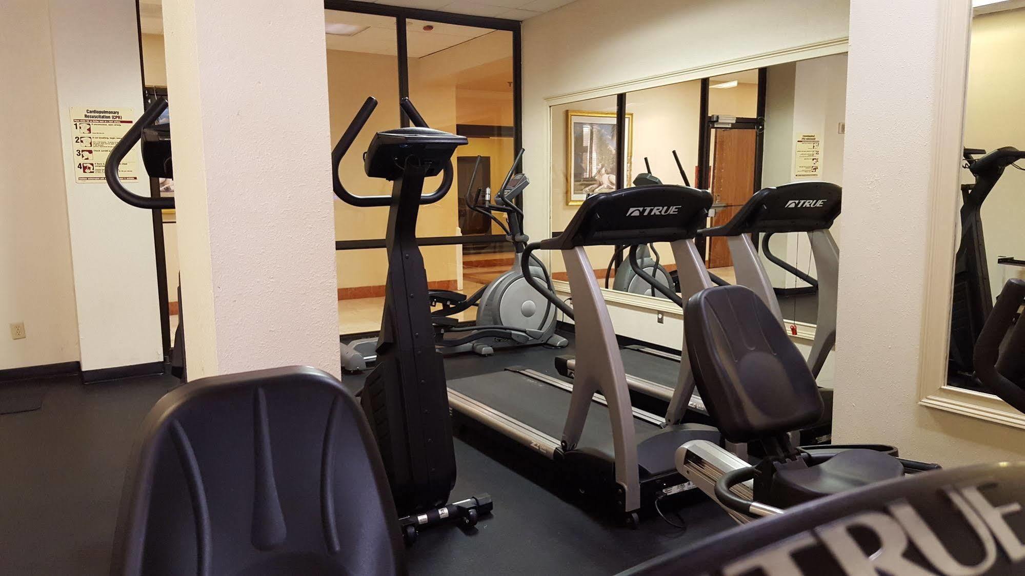 Hotel Ramada Plaza By Wyndham Atlanta Airport à College Park Extérieur photo