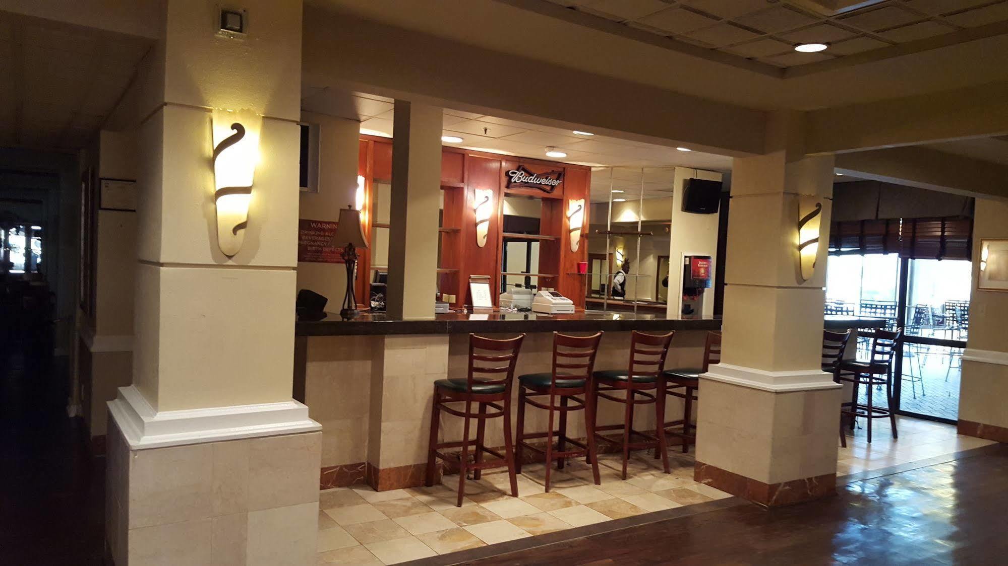 Hotel Ramada Plaza By Wyndham Atlanta Airport à College Park Extérieur photo