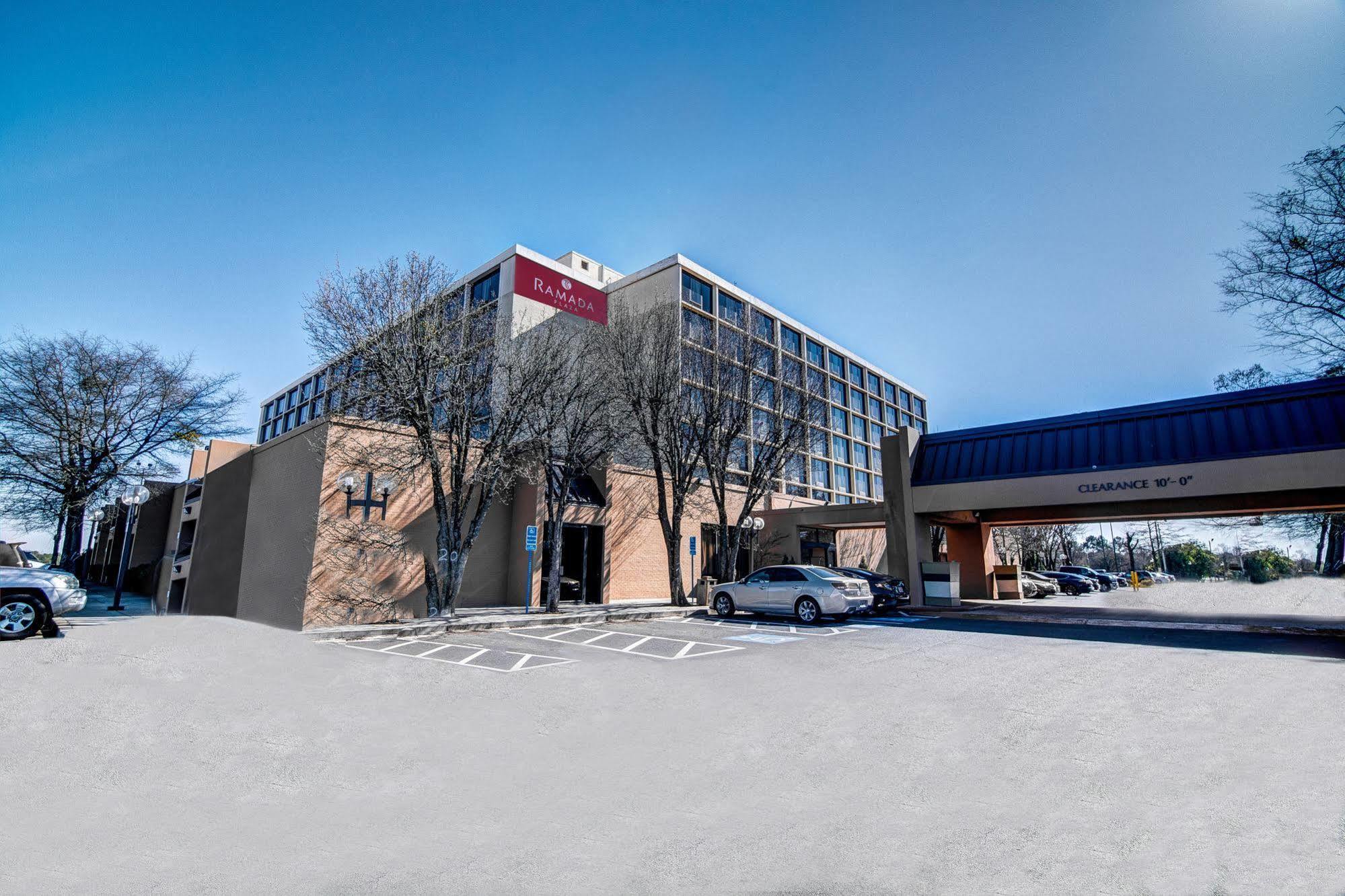 Hotel Ramada Plaza By Wyndham Atlanta Airport à College Park Extérieur photo
