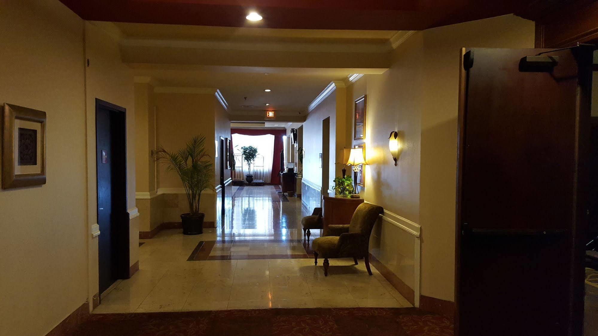 Hotel Ramada Plaza By Wyndham Atlanta Airport à College Park Extérieur photo