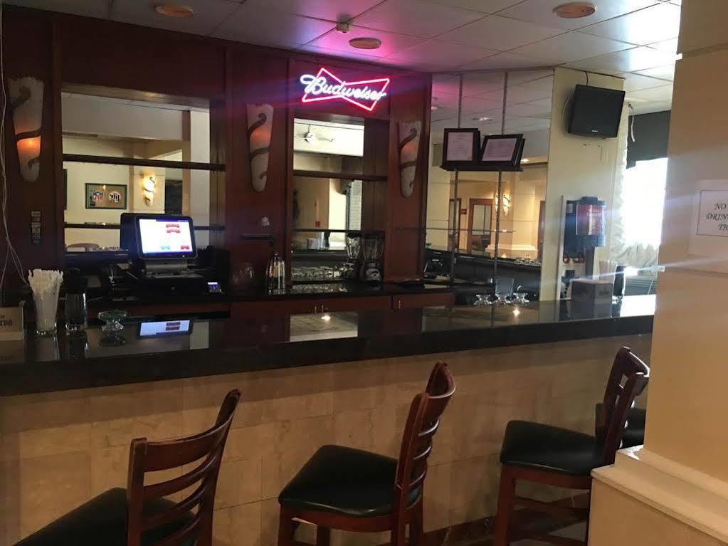 Hotel Ramada Plaza By Wyndham Atlanta Airport à College Park Extérieur photo
